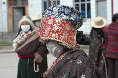 They also protect themselves from the sun with masks