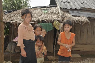 Des enfants contents dêtre sur la photo