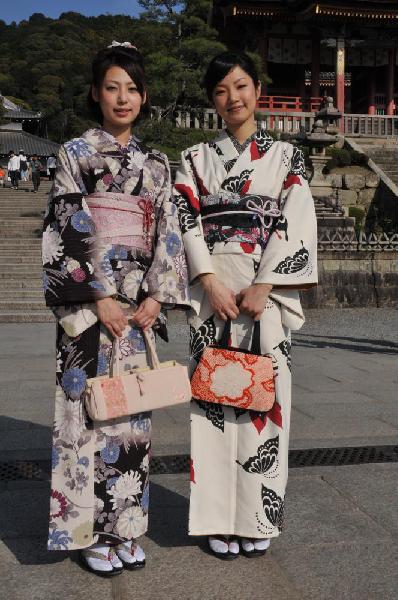 Filles en kimono