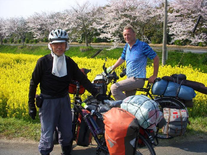 Sakura et cyclotouristes